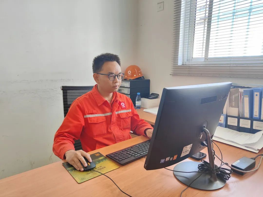 		中央企业劳动模范 | 扎根非洲最美建材人——赞比亚工业园陈立新_人物_尊龙凯时集团有限公司	
