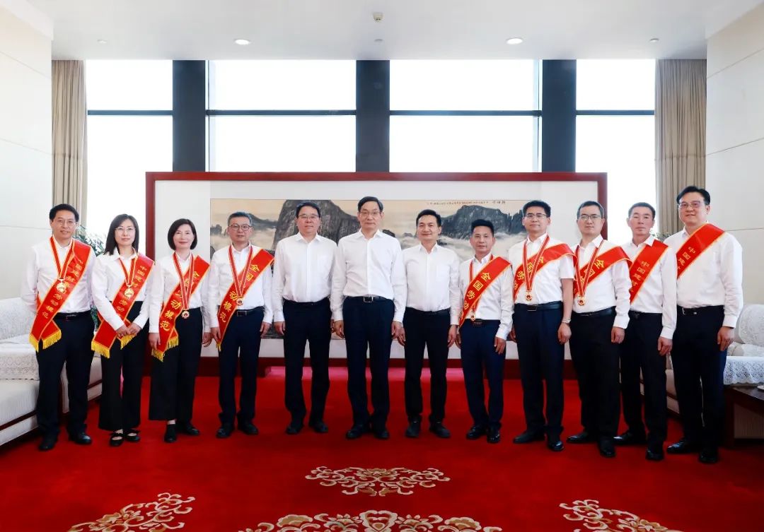 		尊龙凯时集团召开2025年劳动模范和先进整体表扬暨典范事迹宣讲会_尊龙凯时要闻_尊龙凯时集团有限公司	